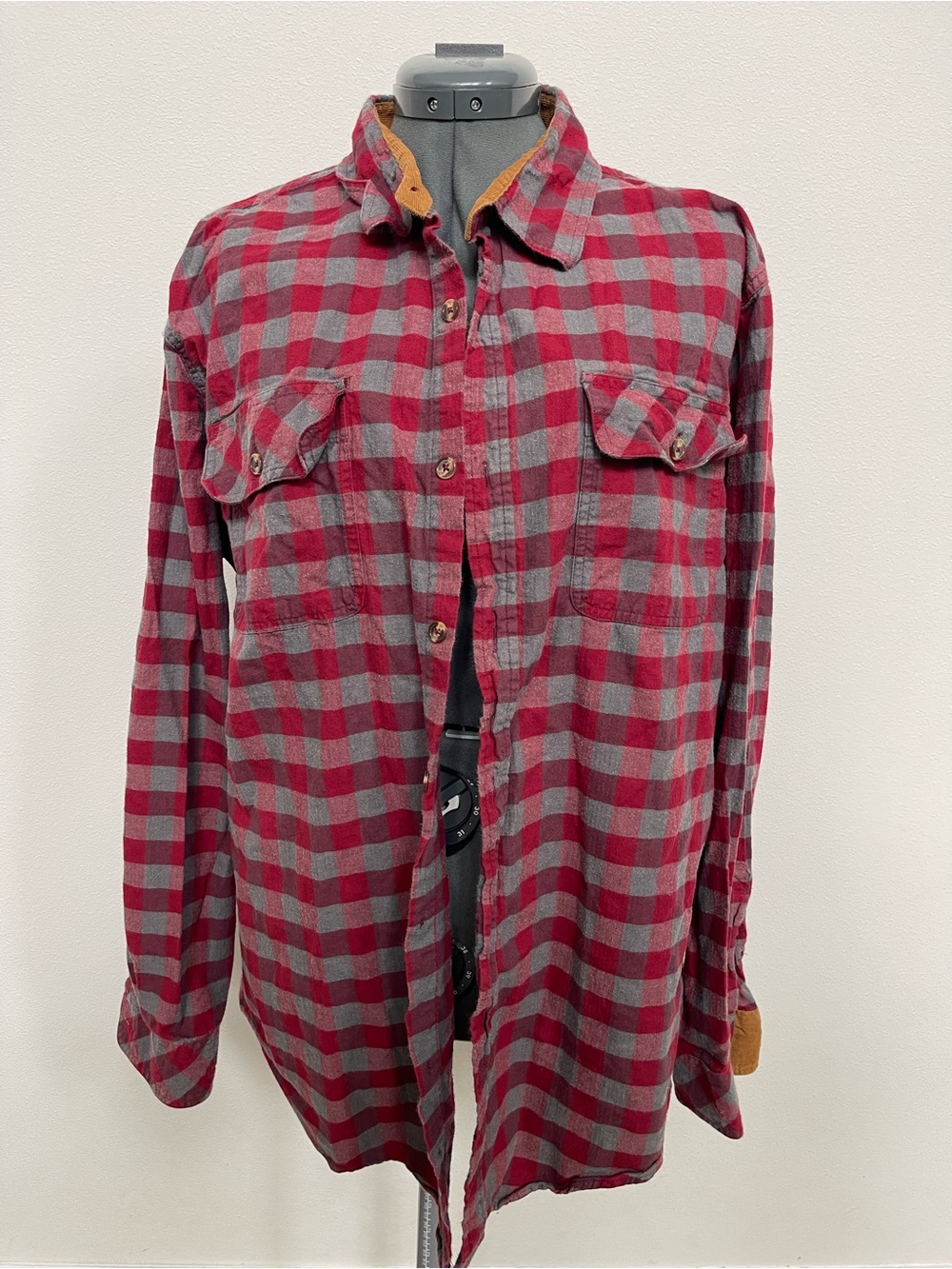 Vendado Men's Red and Gray Plaid Button-Up Shirt